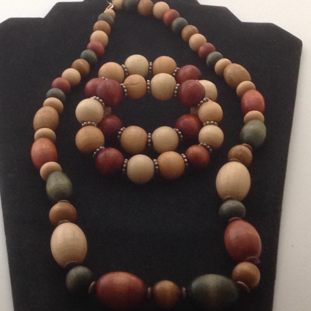 Vintage wood set of necklace and 2 bracelet